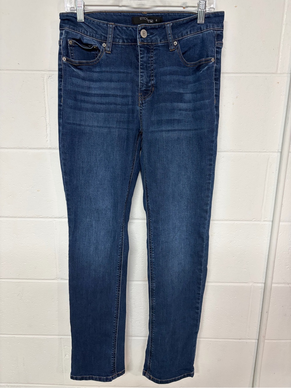 Straight Leg Women's Jeans in Dark Blue